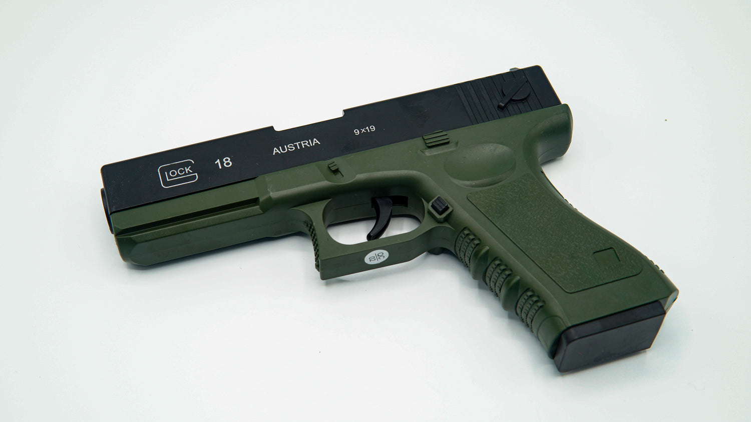 GUNS